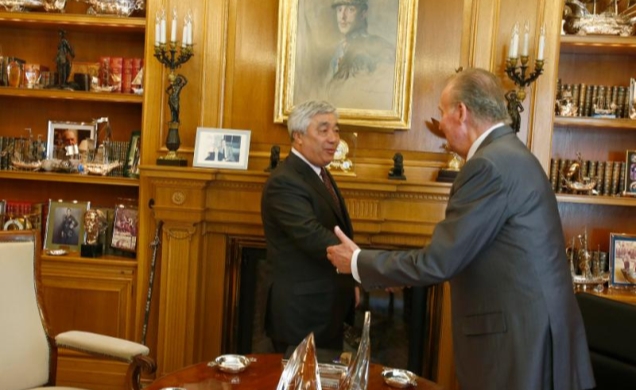 Su Majestad el Rey recibe el saludo del Ministro de Asuntos Exteriores de la República de Kazajstán, Erlan Idrissov